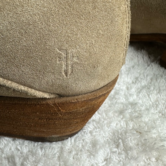 FRYE Carson Shootie Beige Suede Ankle Boots Men’s Sz 7. In good used condition. main image 13